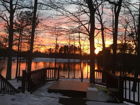 3135 Southampton Dr, Jamestown, NC 27282