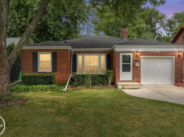 2024 Manchester Blvd, Grosse Pointe Woods, MI 48236