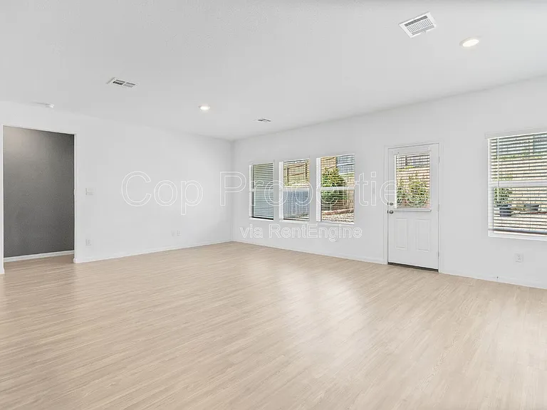 31821 Nimbus Dr — Photo 6