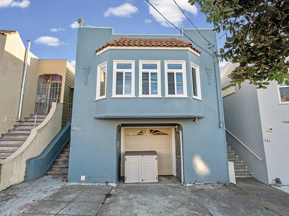 243 Farallones St