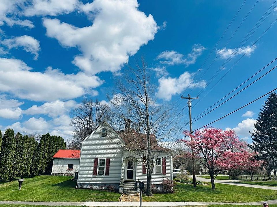 1st image of 202 W Crawford Ave