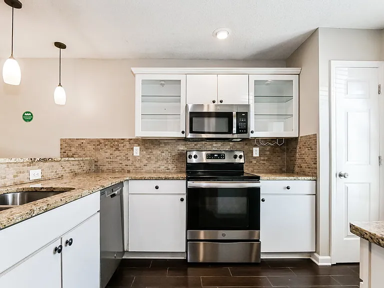 277 Gaslight Cv — Photo 8