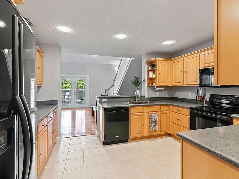 833 N Fern Creek Ave — Photo 8