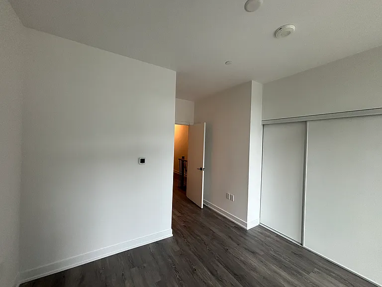 117 Broadway Ave — Photo 37