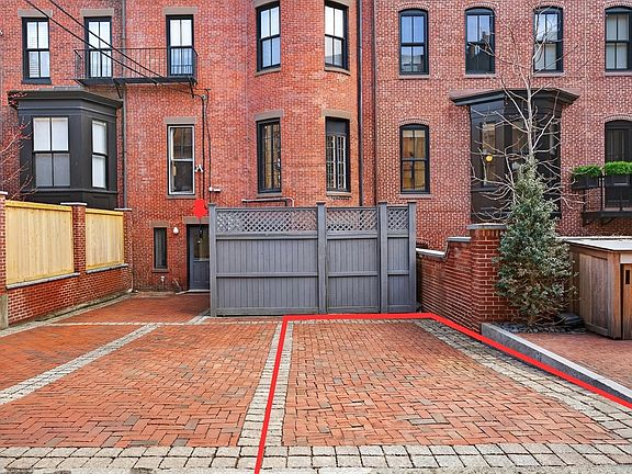 2nd image of 319 Marlborough St APT 1