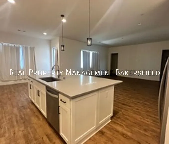 823 Brookline Ln — Photo 9