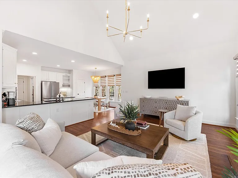 Open concept living - family room and kitchen