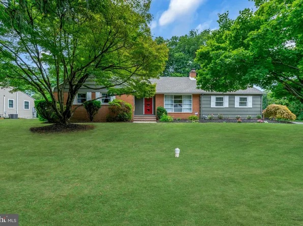 860 Queens Dr, Yardley, PA 19067