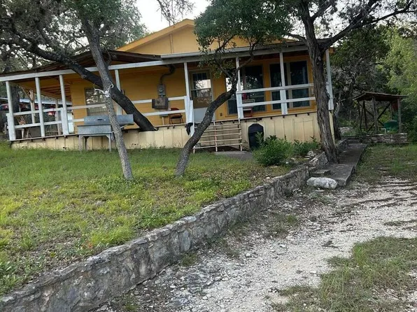 12788 Park Road 37, Lakehills, TX 78063