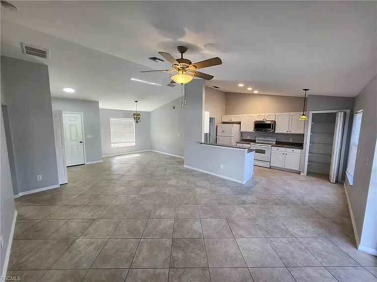 4126 SW 8th Pl — Photo 4