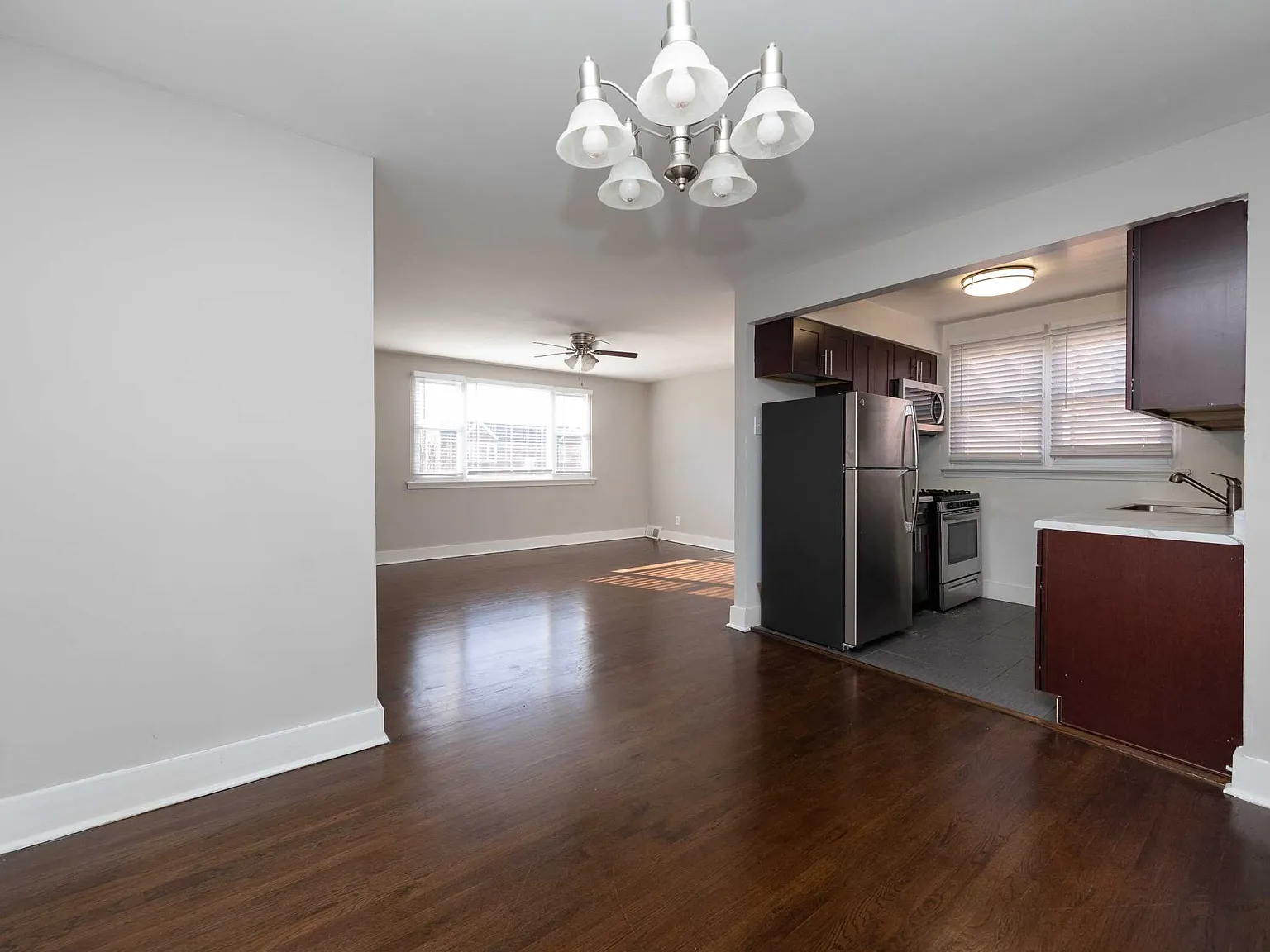 Airy Avenue Apartments — Photo 3