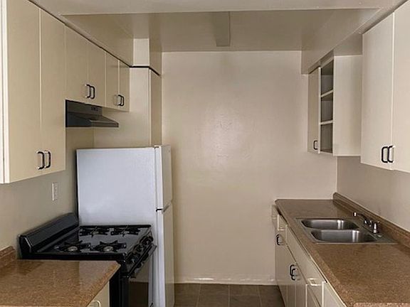 5th image of 1224 W 107th St APT 3