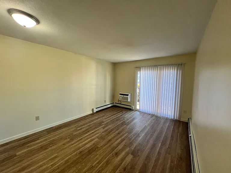 East Bay Apartments — Photo 26
