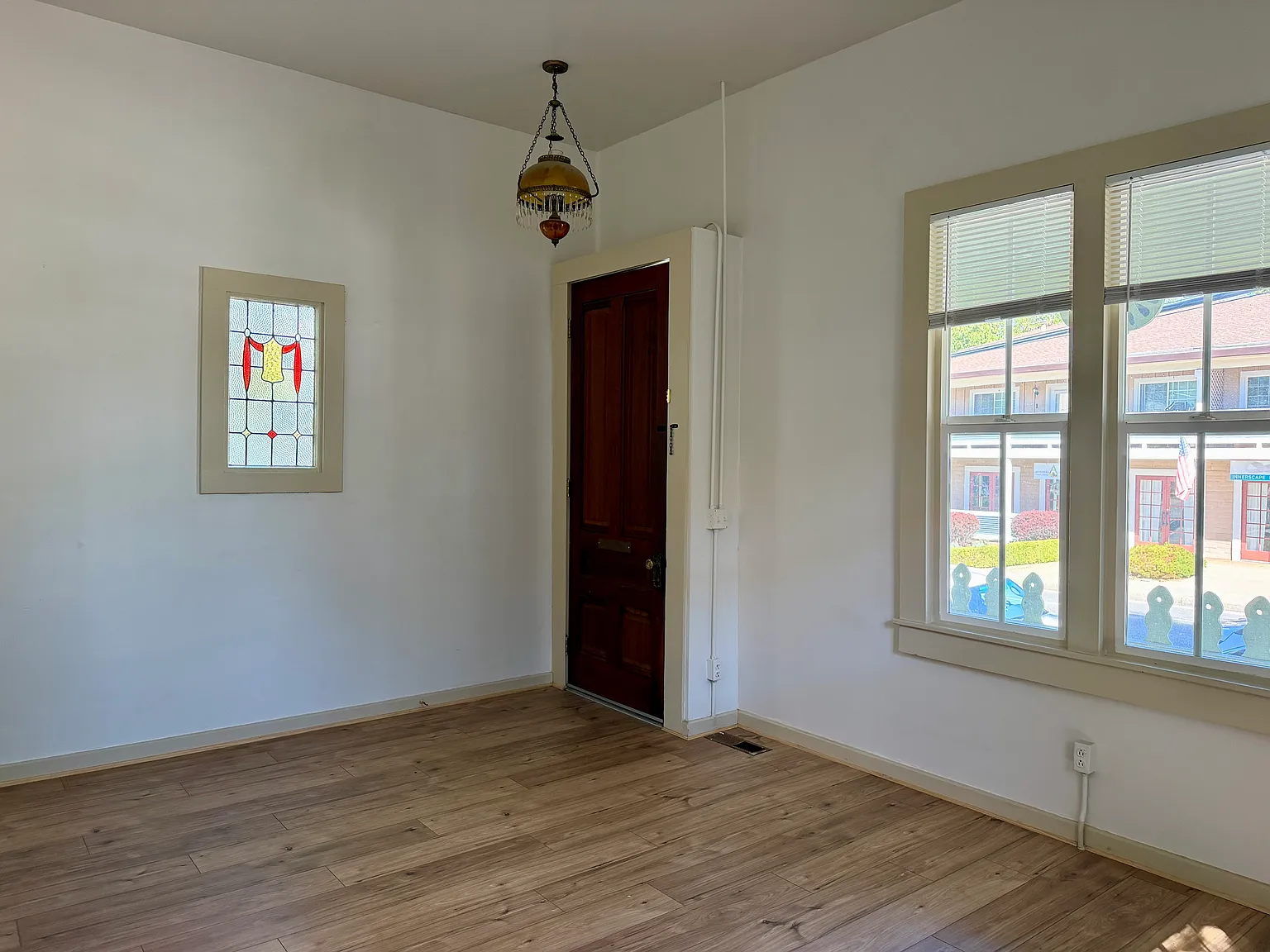 3 bed, 1100 sqft, $2,450 — Photo 3
