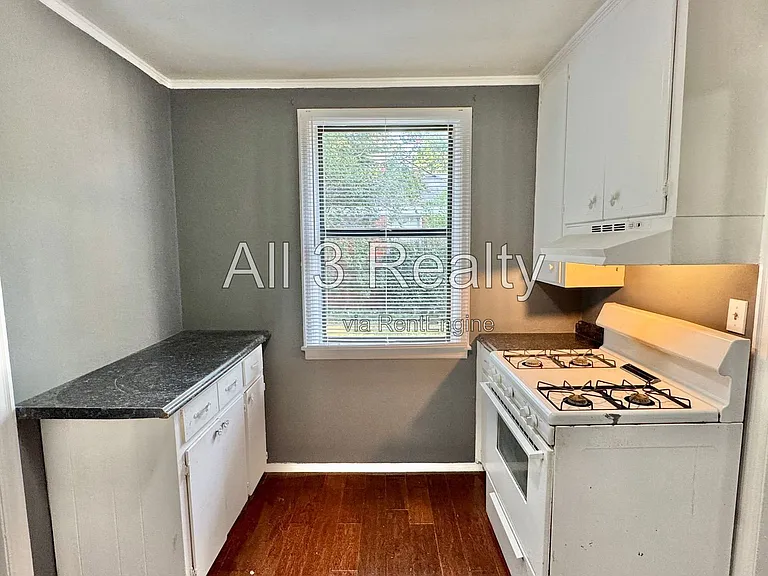 208 Bradley Dr — Photo 14