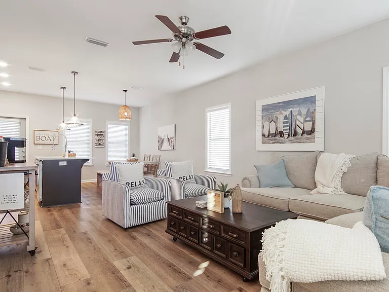 408 Raven Ln — Photo 2
