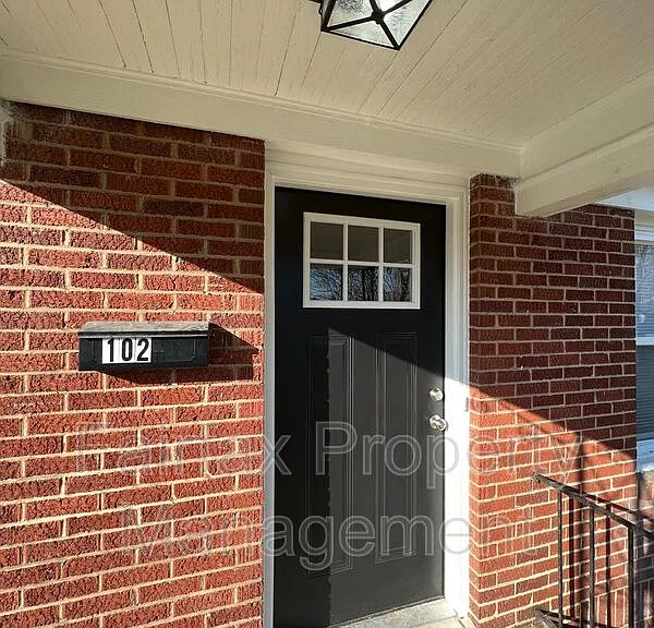 102 W Summit Ave #B — Photo 2