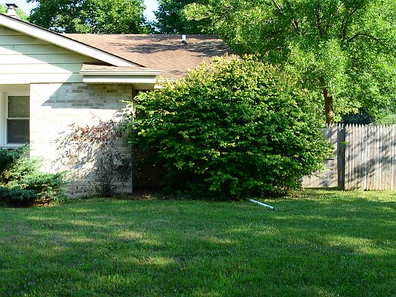 5th image of 795 E Imperial Dr