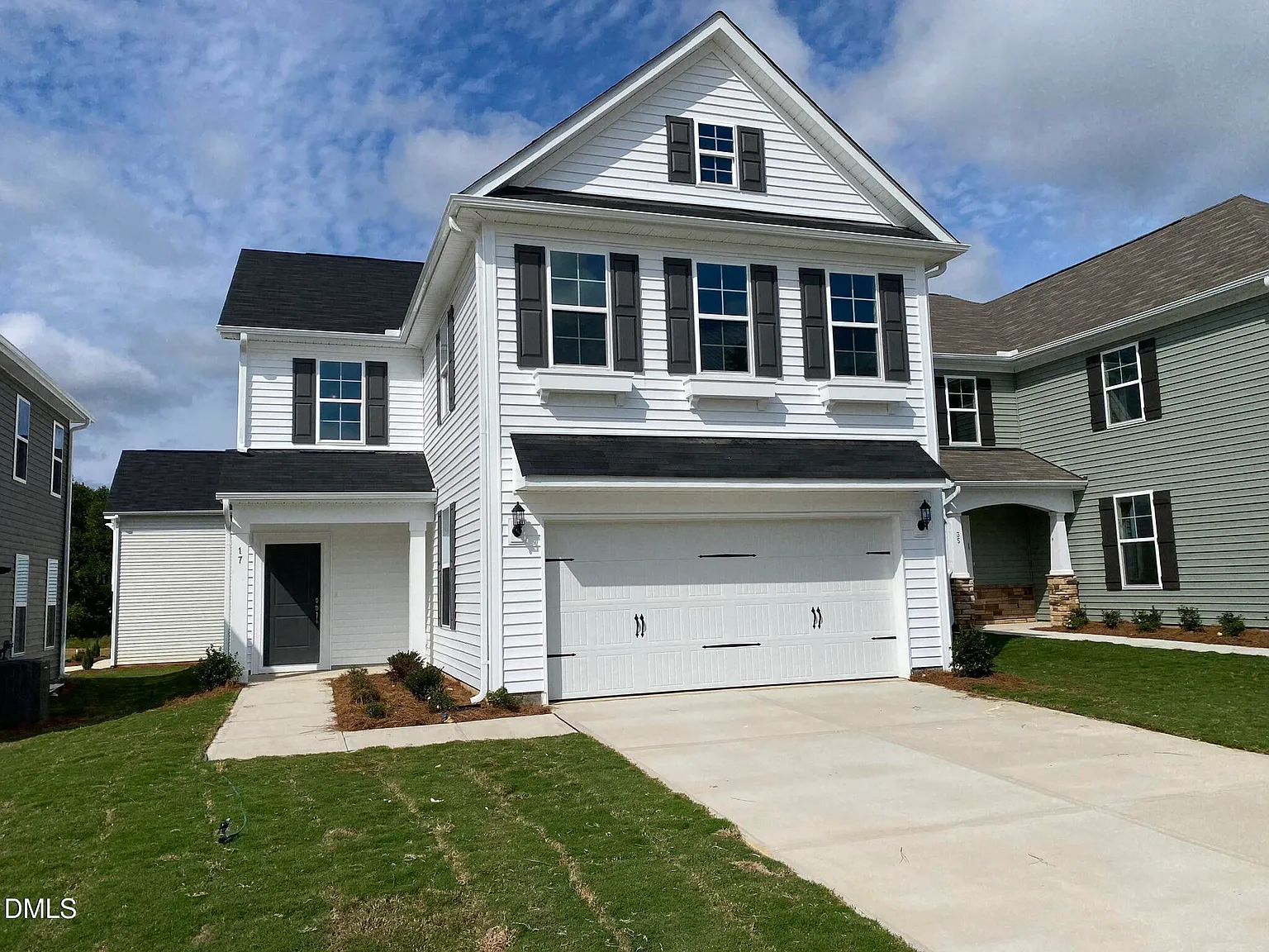 4 bed, 2.5 bath, 2400 sqft, $2,095 — Photo 2