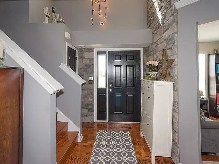 4 bed, 2135 sqft, $2,350 — Photo 3