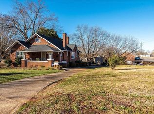 214 8th St SW, Hickory, NC 28602