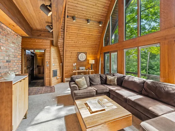 82 North Brookwood Road, Stratton, VT 05155