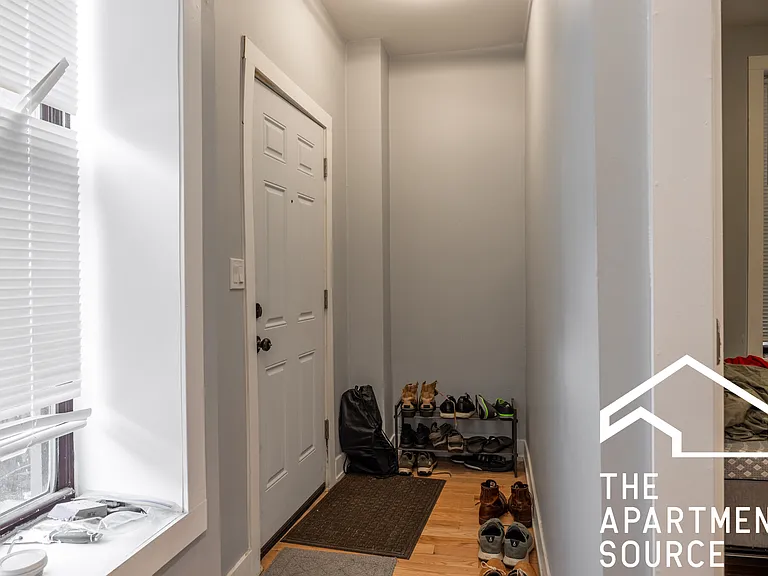 1624 W Beach Ave — Photo 9