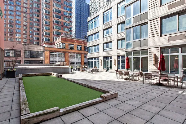 Rented by Greystar | media 14