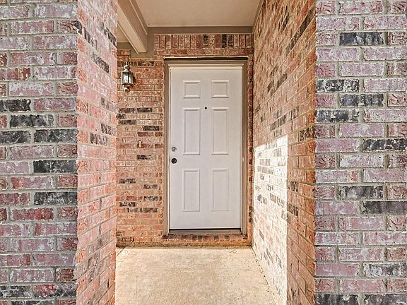 3rd image of 1502 Chandler Park Ln
