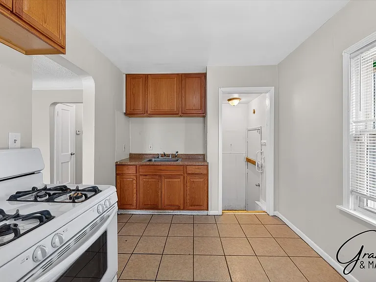 7466 W Pkwy — Photo 8