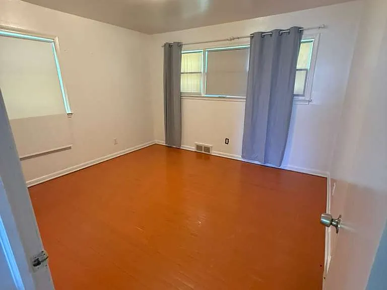 7544 Wood Ave — Photo 4