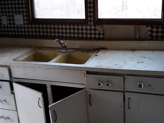 4th image of 55 Pond Dr