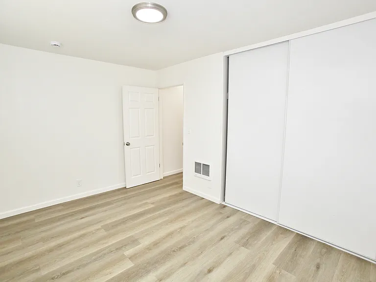20310 Concord Ave — Photo 7