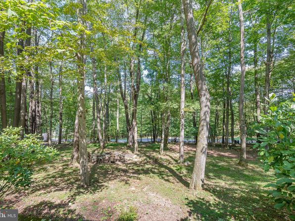 36 Ridgewood Dr, Oakland, MD 21550