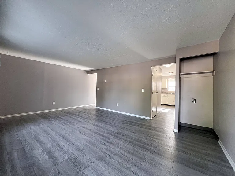 Stoney Creek Apartments — Photo 14