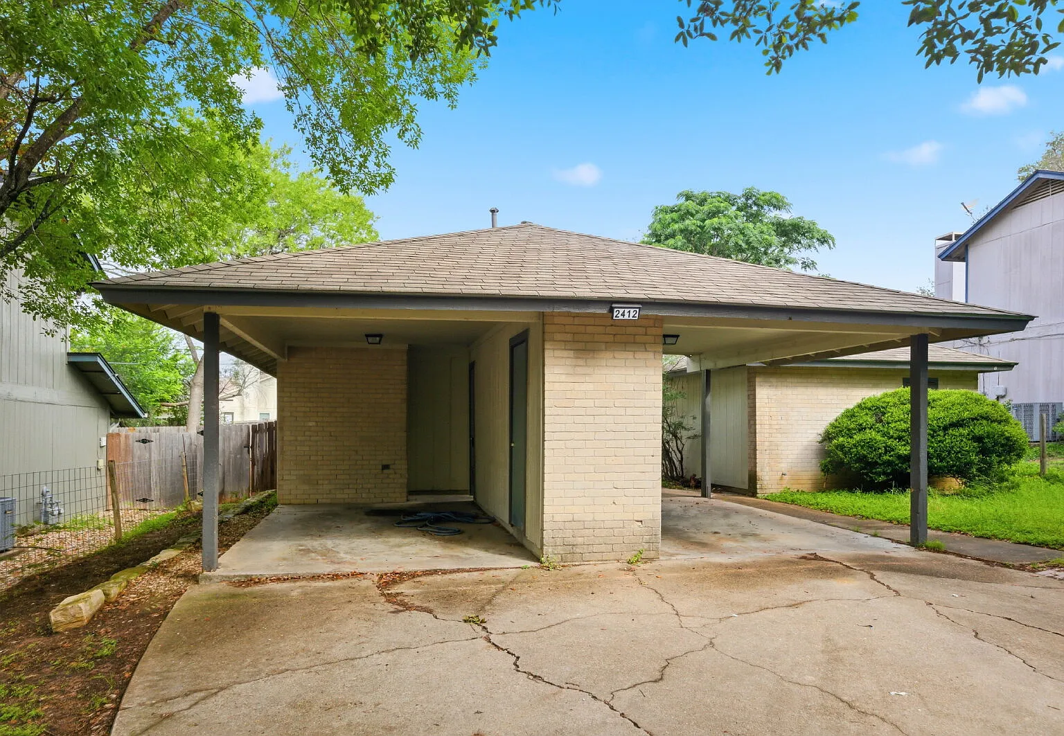 2 bed, 1.0 bath, 884 sqft, $1,395 — Photo 2