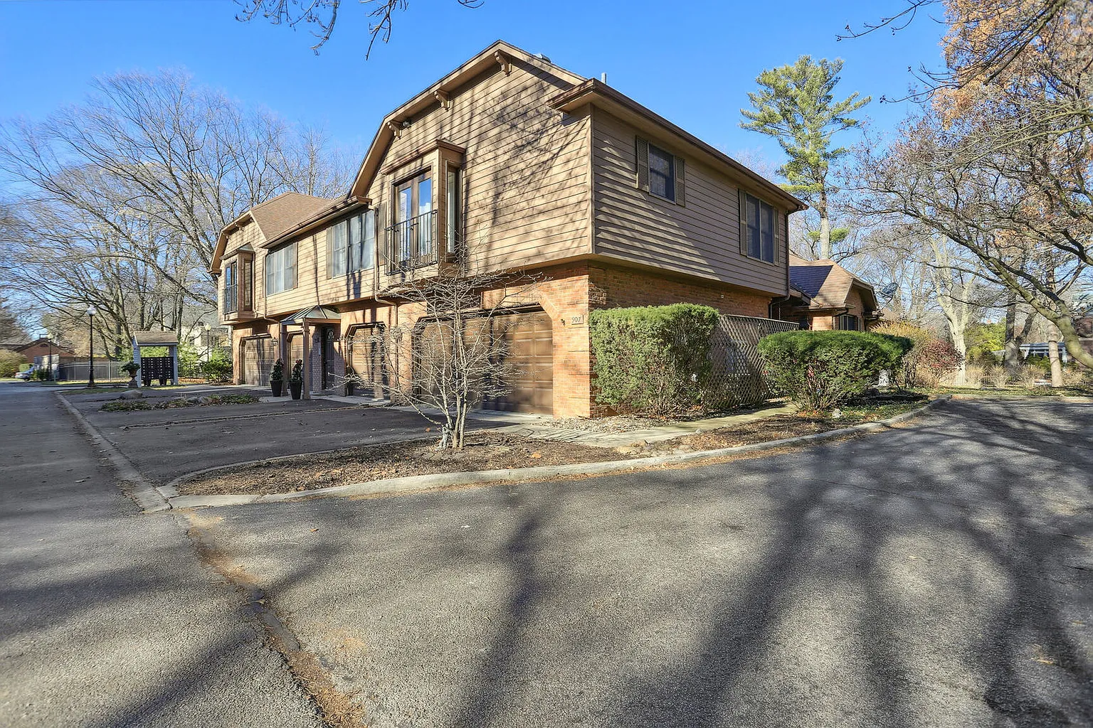 907 Cheshire Dr photo 1
