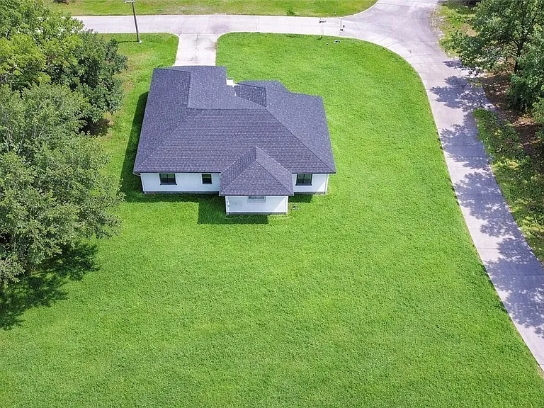 2522 Alice Pl — Photo 2