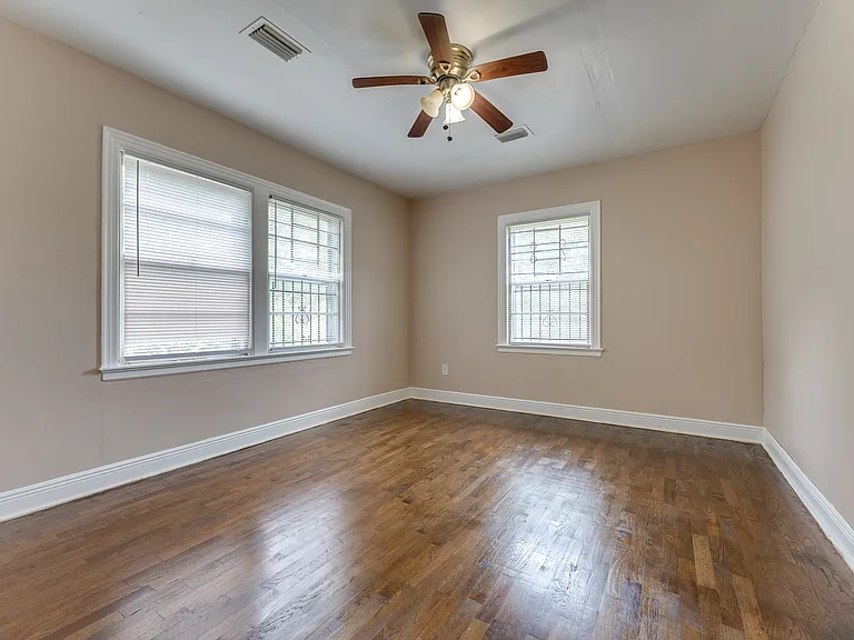 1500 W Short 17th St — Photo 22