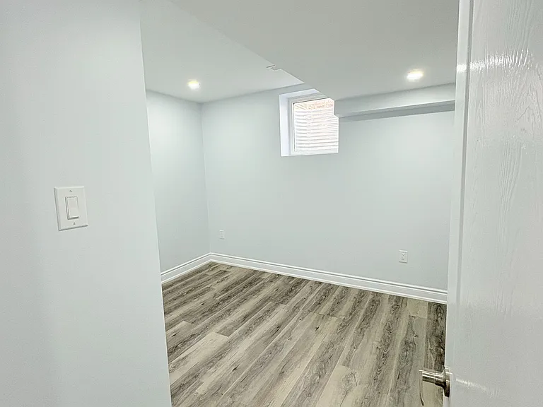 11 Meadow Wood Cres #BASEMENT — Photo 13
