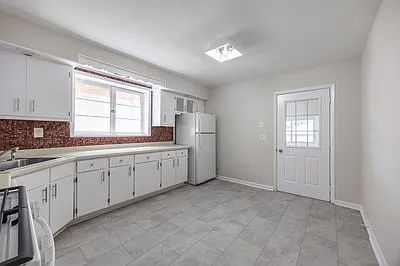 2112 N Avers Ave #1 — Photo 8