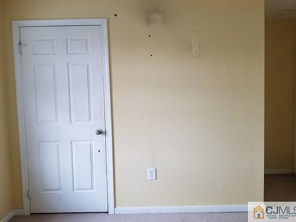 5th image of 42 Dekalb St