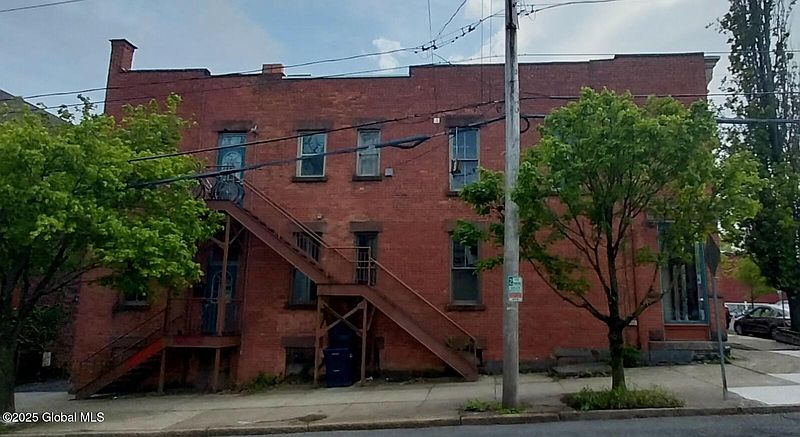 2nd image of 148 Dove Street