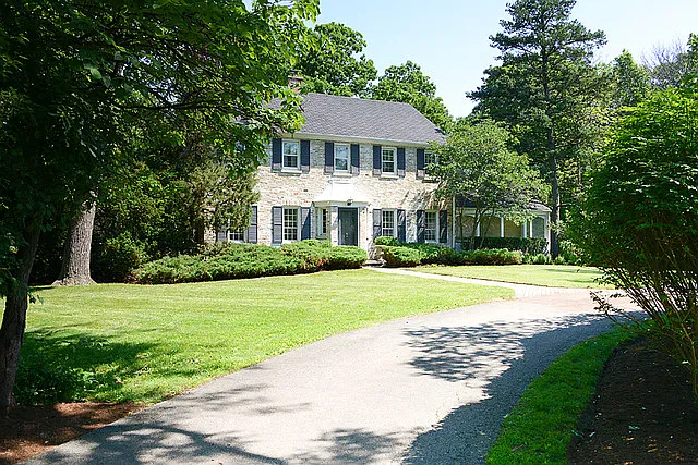 8 Country Ln photo 1