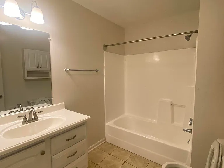 251 Cordell Cir — Photo 2