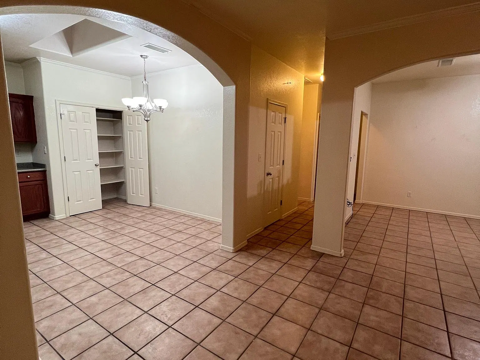 12116 Hunter Hill Way — Photo 4