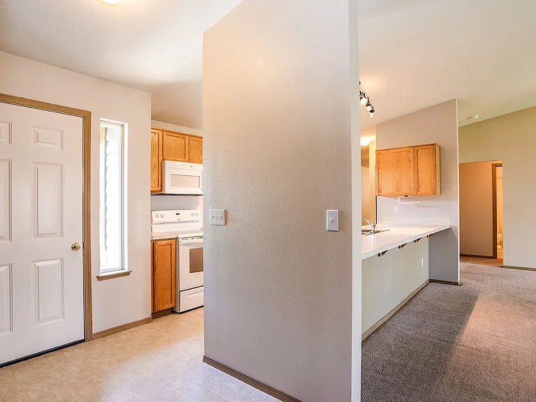 2217 SW Lava Ct — Photo 2