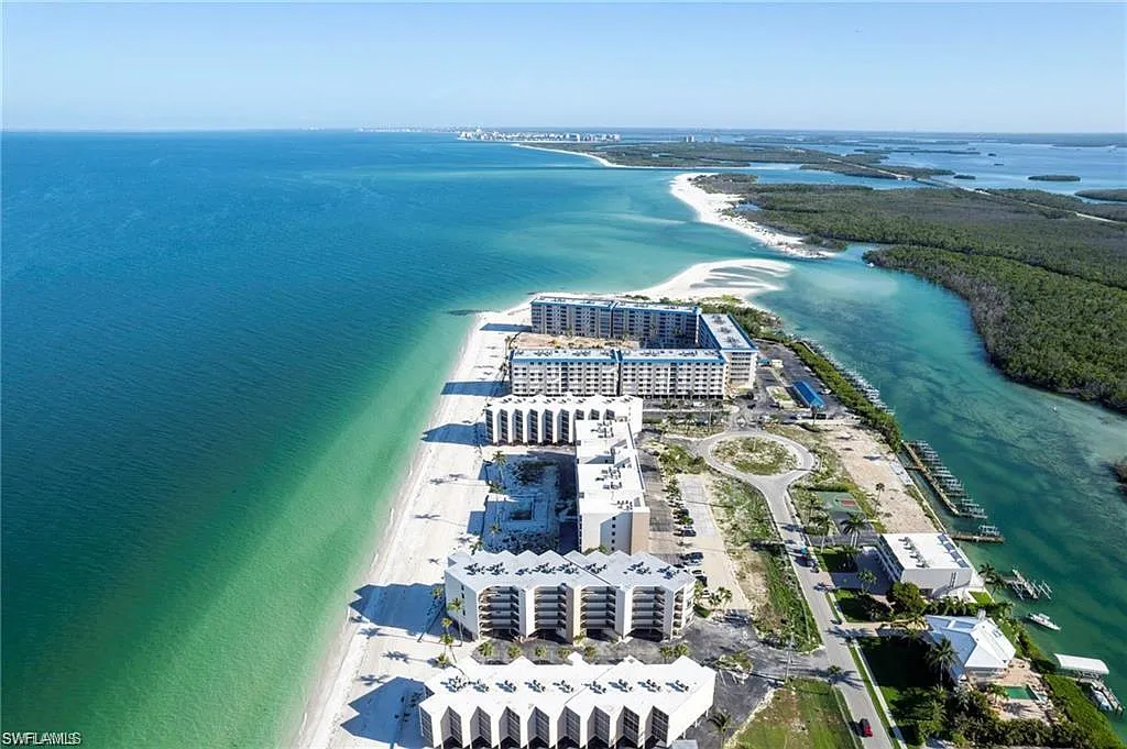 Bonita Beach Club — Photo 1