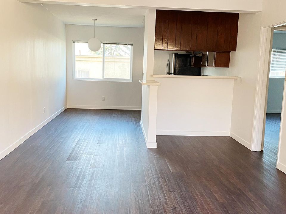1st image of 963 Edgecliffe Dr #26