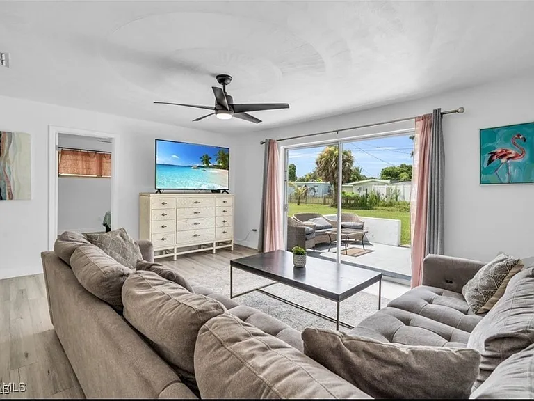 1661 Coronado Rd — Photo 32